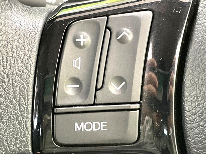 2018 Toyota Vitz DBA-KSP130 (UW-69f1f7353989d)[12]