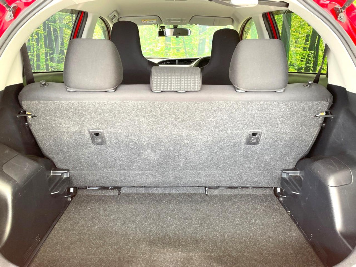 2018 Toyota Vitz DBA-KSP130 (UW-69f1f7353989d)[16]