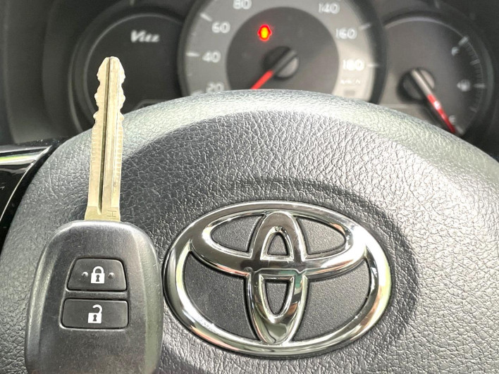 2018 Toyota Vitz DBA-KSP130 (UW-69f1f7353989d)[14]