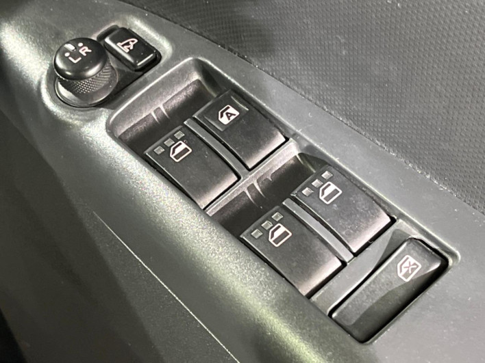 2011 Daihatsu Tanto CBA-L375S (UW-69f1f738c7771)[13]