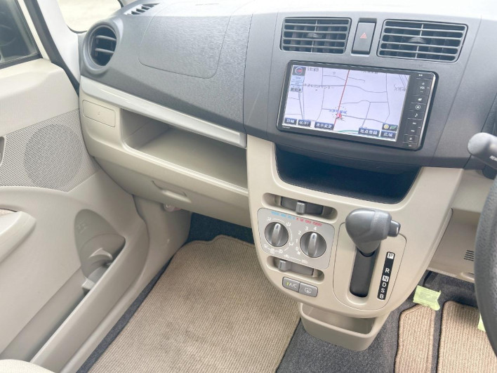 2013 Daihatsu Move DBA-LA110S (UW-69f1f739e2274)[10]