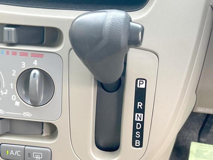 2013 Daihatsu Move DBA-LA110S (UW-69f1f739e2274)[12]