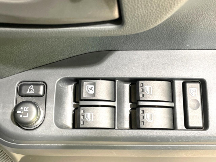 2015 Daihatsu Wake DBA-LA700S (UW-69f1f7515caba)[7]