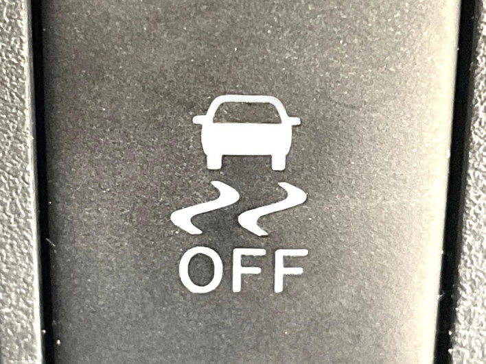 2015 Daihatsu Wake DBA-LA700S (UW-69f1f7515caba)[11]