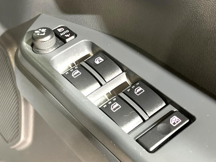 2018 Daihatsu Wake DBA-LA700S (UW-69f1f753801c3)[19]