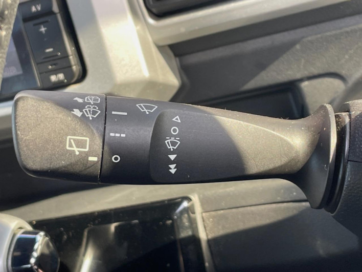 2017 Daihatsu Wake DBA-LA700S (UW-69f1f7538026b)[26]