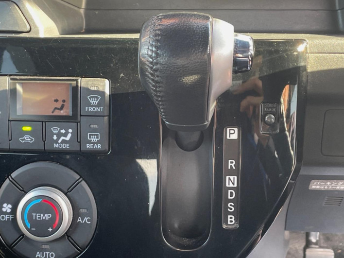 2017 Daihatsu Wake DBA-LA700S (UW-69f1f7538026b)[24]