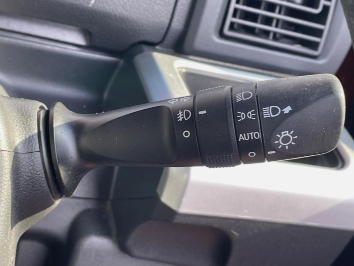 2017 Daihatsu Wake DBA-LA700S (UW-69f1f7538026b)[25]