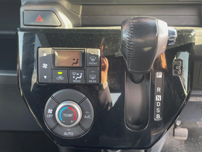 2017 Daihatsu Wake DBA-LA700S (UW-69f1f7538026b)[23]