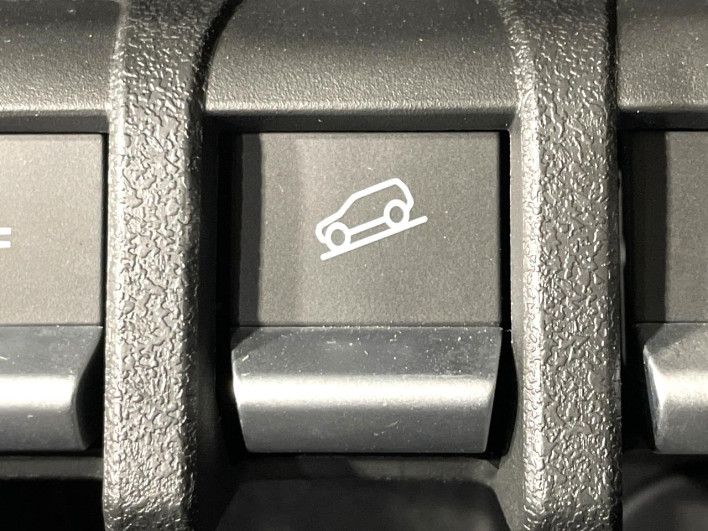 2025 Suzuki Jimny Nomad 3BA-JC74W (UW-69f1f76b87ae5)[28]