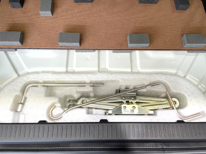 2025 Suzuki Jimny Nomad 3BA-JC74W (UW-69f1f76b88406)[26]