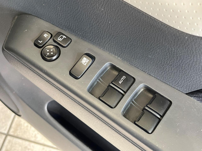 2013 Suzuki MR Wagon DBA-MF33S (UW-69f1f7736e2e2)[28]