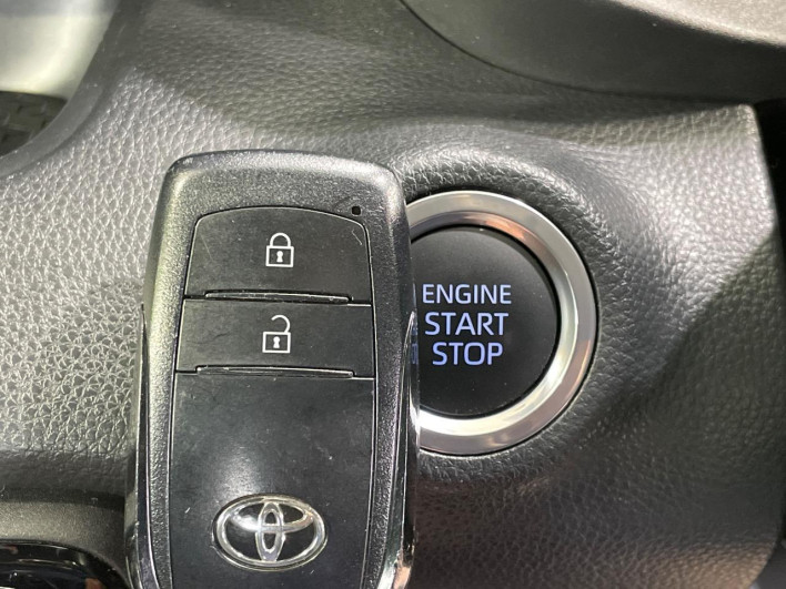 2021 Toyota Yaris 5BA-MXPA10 (UW-69f1f79aceaf2)[4]