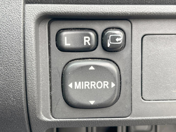 2014 Toyota Sienta DBA-NCP81G (UW-69f1f7b0bce8c)[29]