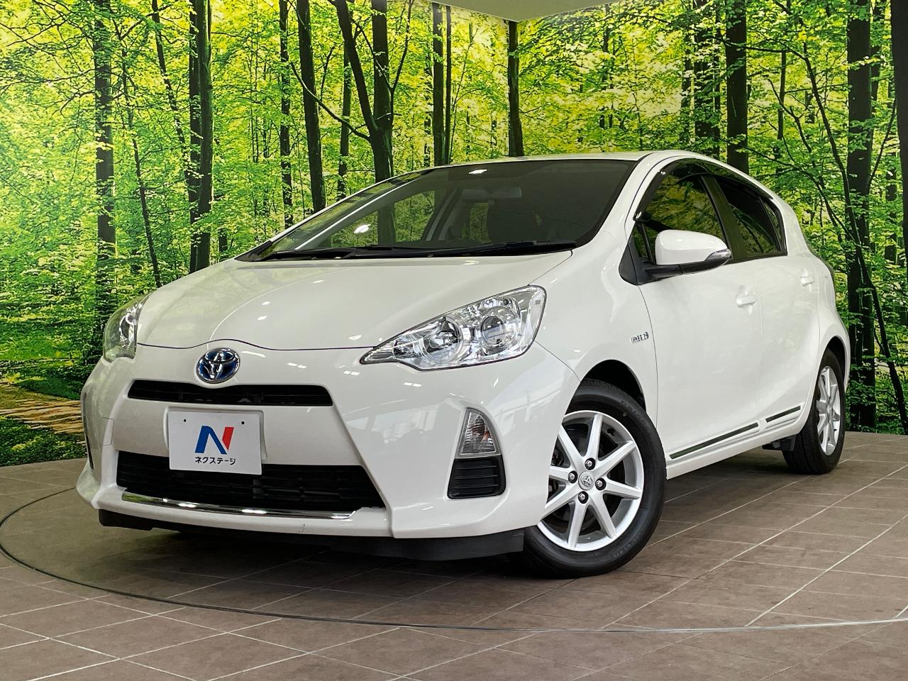 2012 Toyota Aqua DAA-NHP10