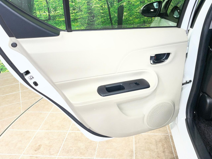 2012 Toyota Aqua DAA-NHP10 (UW-69f1f7b160465)[21]