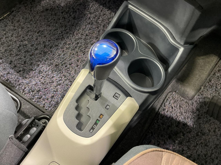 2012 Toyota Aqua DAA-NHP10 (UW-69f1f7b160465)[7]