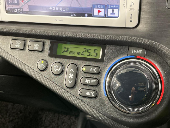 2012 Toyota Aqua DAA-NHP10 (UW-69f1f7b160465)[6]