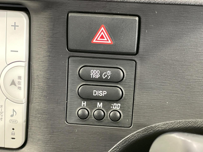 2012 Toyota Aqua DAA-NHP10 (UW-69f1f7b160465)[5]