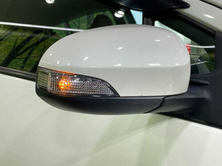2012 Toyota Aqua DAA-NHP10 (UW-69f1f7b160465)[27]