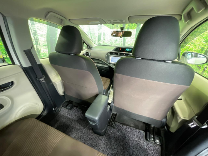 2012 Toyota Aqua DAA-NHP10 (UW-69f1f7b160465)[24]