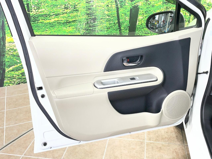 2012 Toyota Aqua DAA-NHP10 (UW-69f1f7b160465)[22]