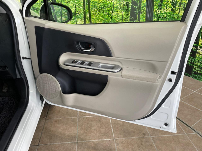 2012 Toyota Aqua DAA-NHP10 (UW-69f1f7b160465)[17]