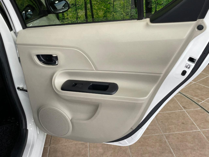 2012 Toyota Aqua DAA-NHP10 (UW-69f1f7b160465)[20]
