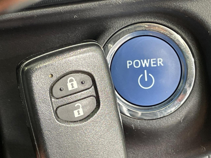 2012 Toyota Aqua DAA-NHP10 (UW-69f1f7b160465)[16]