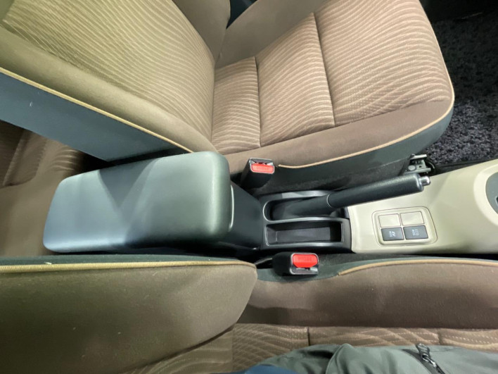2012 Toyota Aqua DAA-NHP10 (UW-69f1f7b160465)[8]