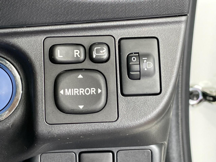 2012 Toyota Aqua DAA-NHP10 (UW-69f1f7b160465)[13]