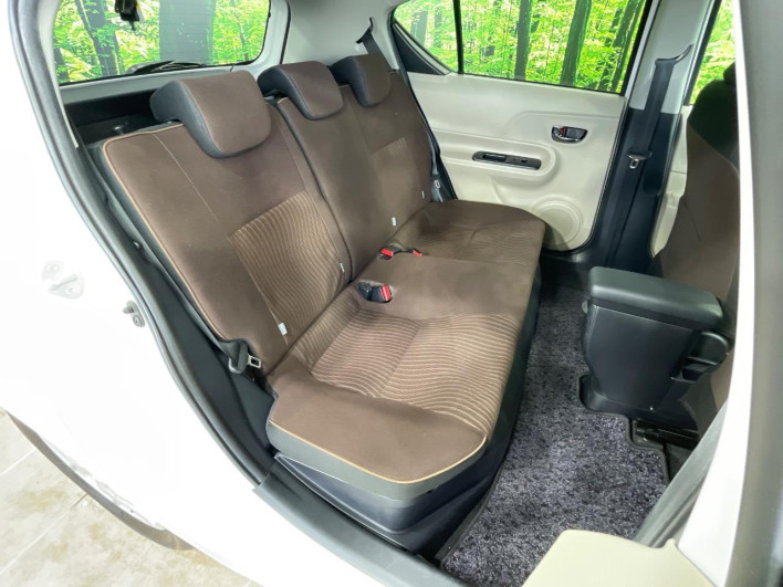 2012 Toyota Aqua DAA-NHP10 (UW-69f1f7b160465)[26]