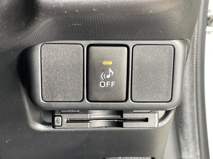 2012 Toyota Aqua DAA-NHP10 (UW-69f1f7b160465)[14]