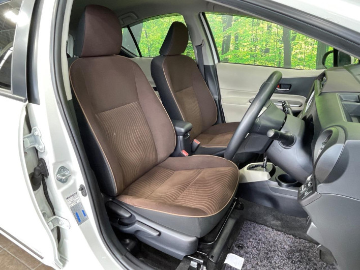 2012 Toyota Aqua DAA-NHP10 (UW-69f1f7b160465)[25]