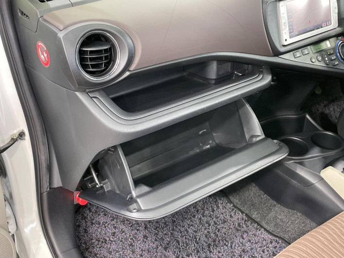 2012 Toyota Aqua DAA-NHP10 (UW-69f1f7b160465)[23]