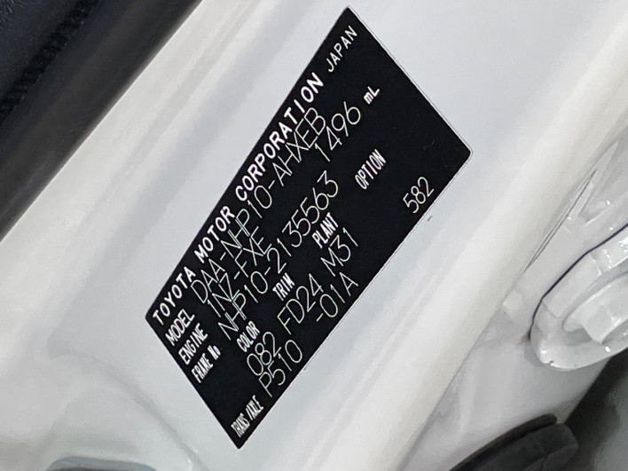 2012 Toyota Aqua DAA-NHP10 (UW-69f1f7b160465)[1]