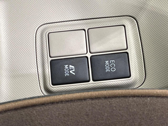 2012 Toyota Aqua DAA-NHP10 (UW-69f1f7b160465)[9]