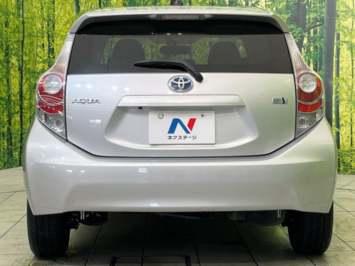 2013 Toyota Aqua DAA-NHP10 (UW-69f1f7b16da17)[9]