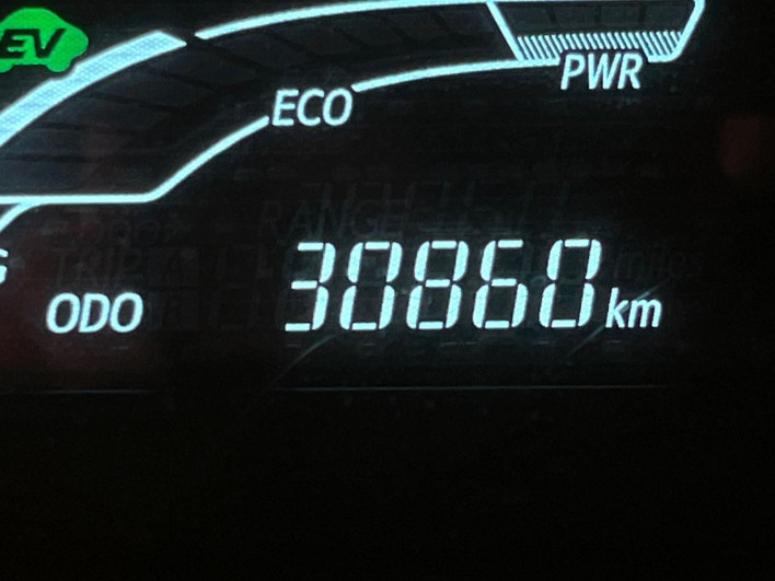 2013 Toyota Aqua DAA-NHP10 (UW-69f1f7b16da17)[2]