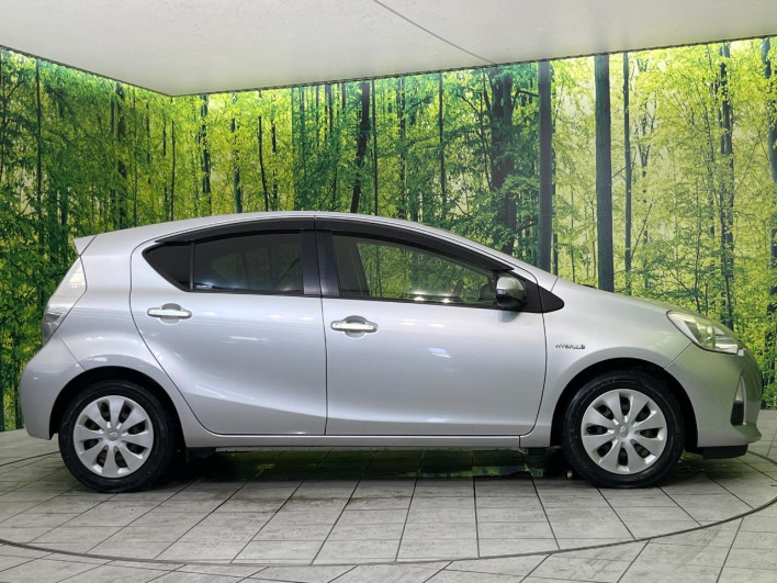 2013 Toyota Aqua DAA-NHP10 (UW-69f1f7b16da17)[7]