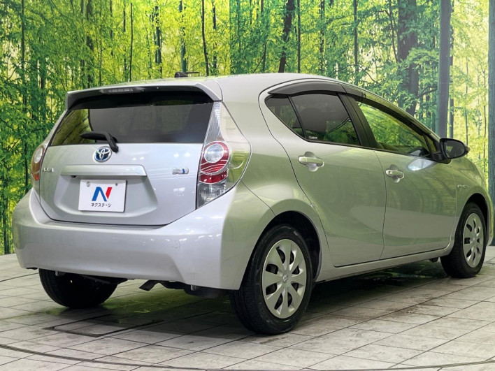 2013 Toyota Aqua DAA-NHP10 (UW-69f1f7b16da17)[8]