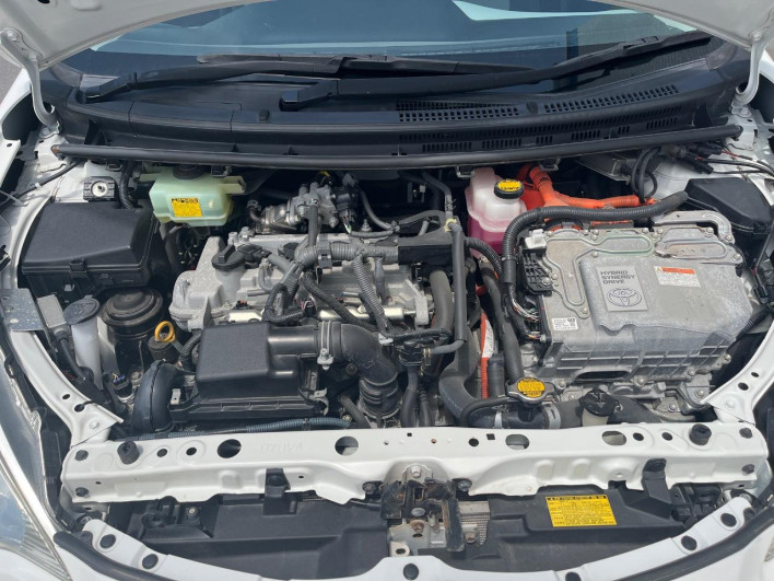 2014 Toyota Aqua DAA-NHP10 (UW-69f1f7b2aaff3)[4]