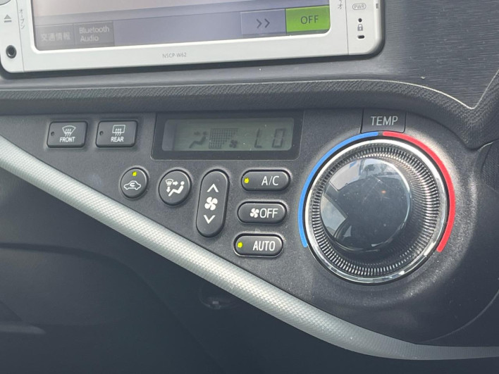 2014 Toyota Aqua DAA-NHP10 (UW-69f1f7b2aaff3)[10]