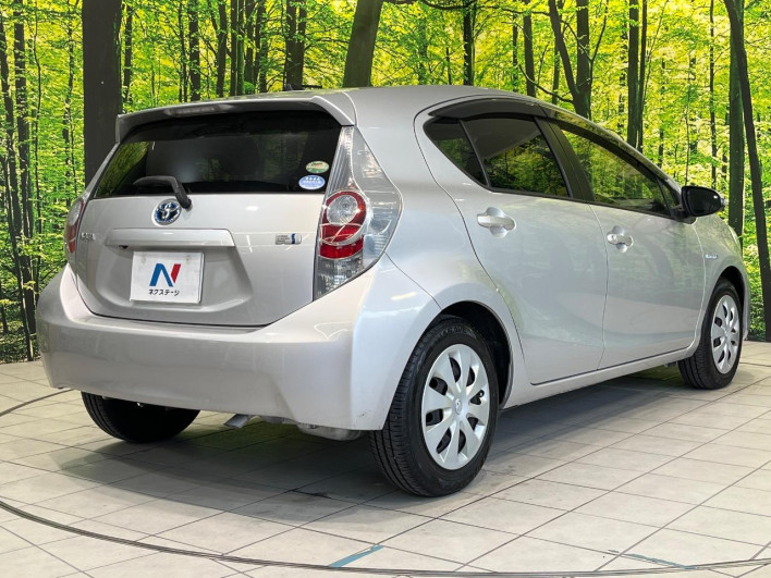 2014 Toyota Aqua DAA-NHP10 (UW-69f1f7b2b6718)[17]