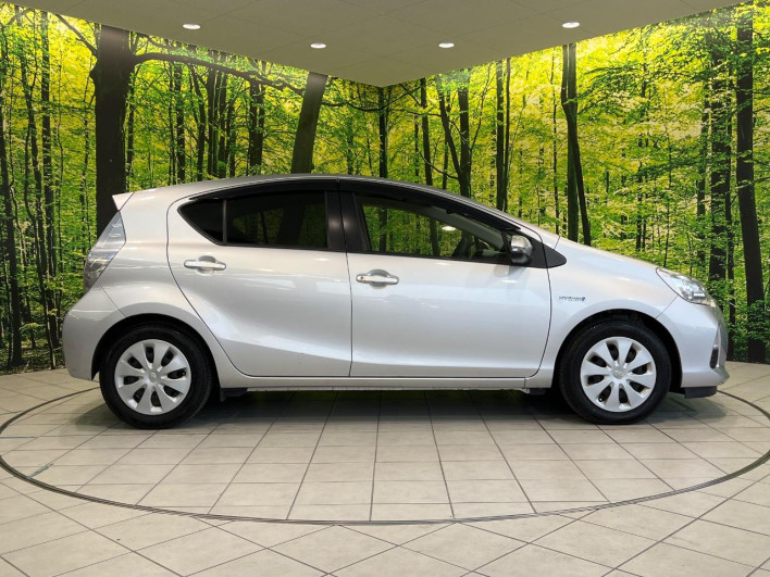2014 Toyota Aqua DAA-NHP10 (UW-69f1f7b2b6718)[16]