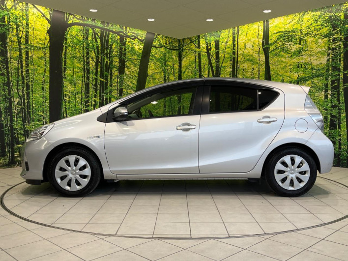 2014 Toyota Aqua DAA-NHP10 (UW-69f1f7b2b6718)[20]