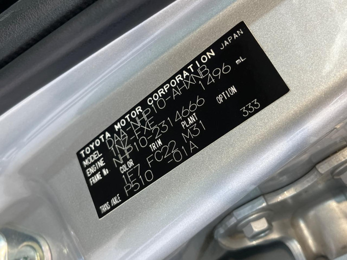 2014 Toyota Aqua DAA-NHP10 (UW-69f1f7b2b6718)[1]