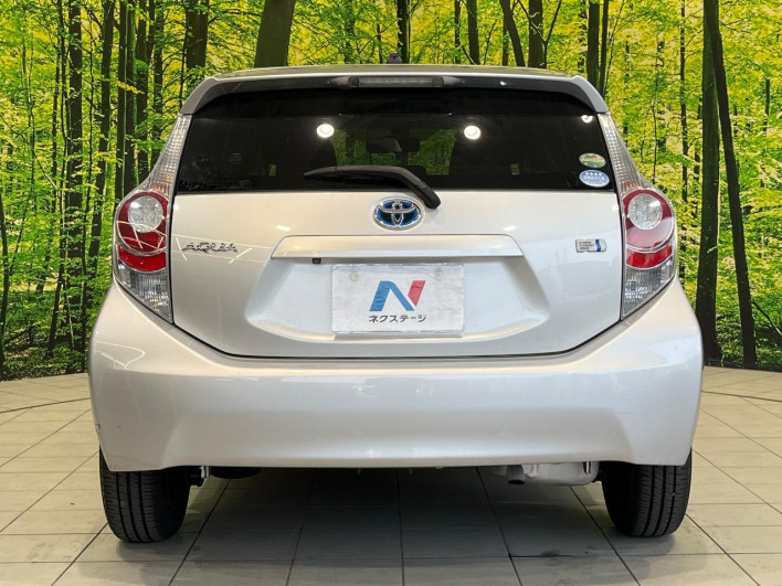 2014 Toyota Aqua DAA-NHP10 (UW-69f1f7b2b6718)[18]