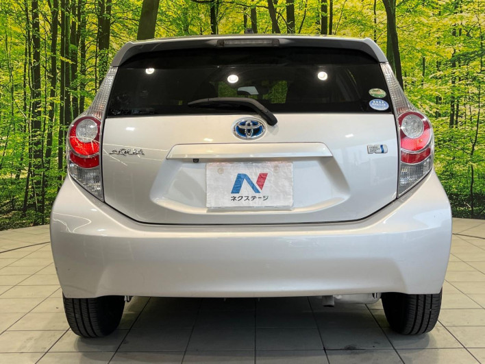 2014 Toyota Aqua DAA-NHP10 (UW-69f1f7b2b6718)[25]