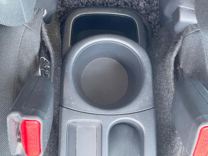 2014 Toyota Aqua DAA-NHP10 (UW-69f1f7b43390f)[13]